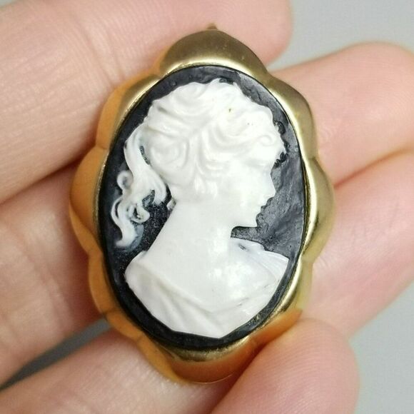 Vintage Cameo Pendant Brooch, Black White Gold Tone Setting Lapel Pin, Estate - Picture 1 of 8